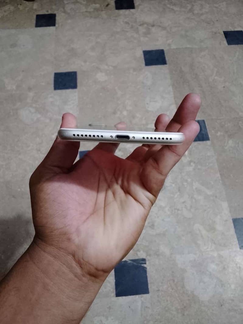 Apple iPhone 7 Plus 1