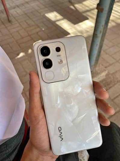Vivo Y29 with box