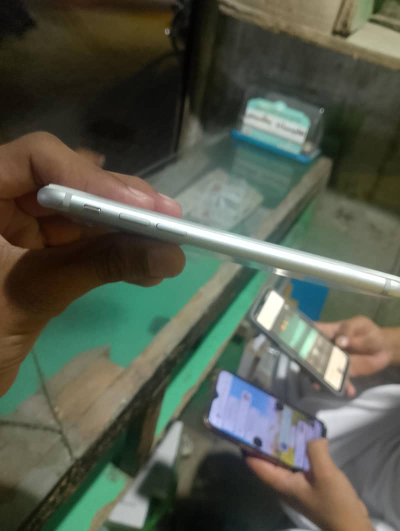 Apple iPhone 7 5