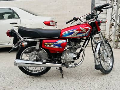 Honda 125 red color