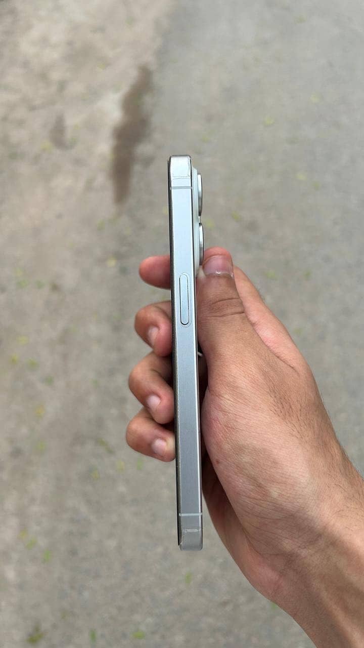 Apple iPhone 15 Pro 3