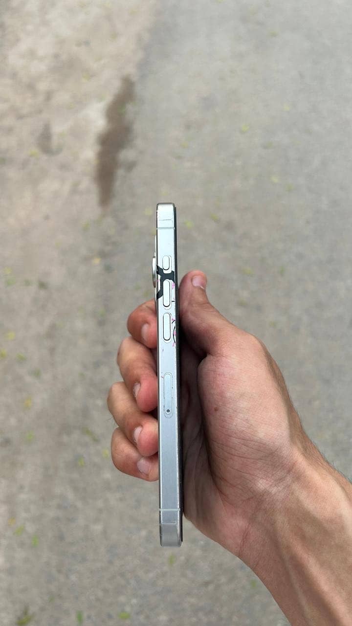 Apple iPhone 15 Pro 4