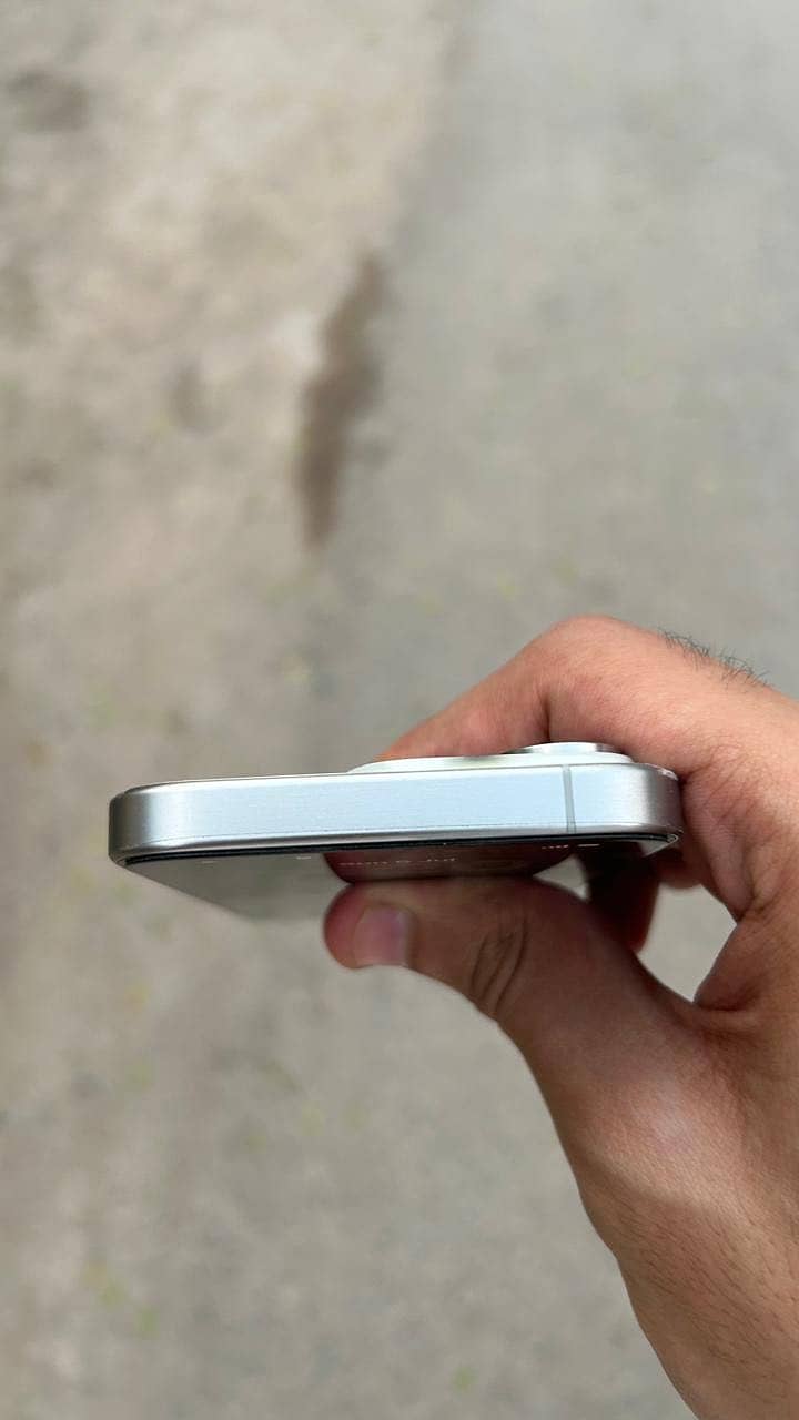 Apple iPhone 15 Pro 6