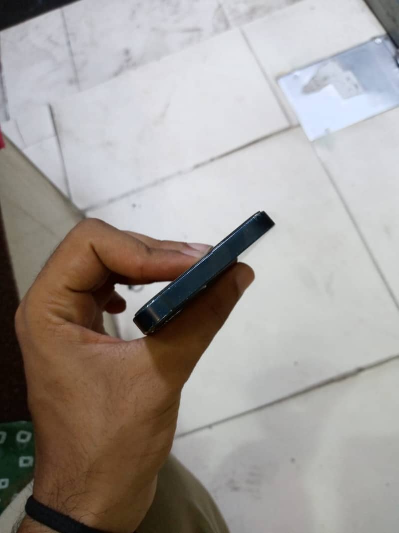 Apple iPhone 12 mini 4