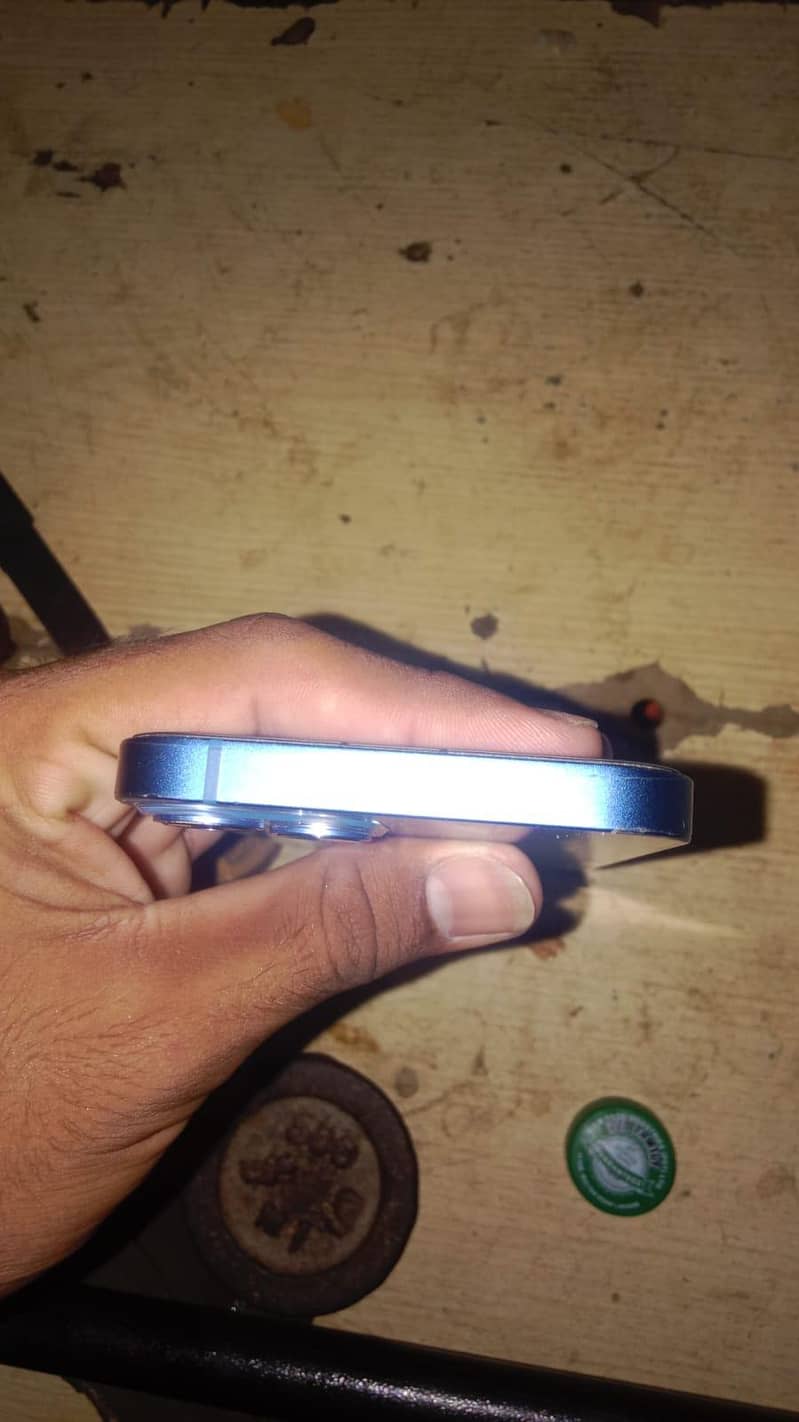 Apple iPhone 13 7