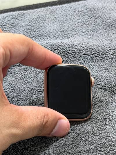 Apple watch  series 4 condition 10/8 battery health 94