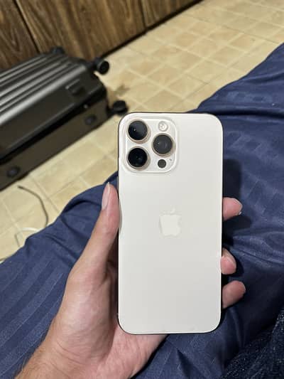 Apple iPhone 16 Pro Max jv desert titanium crack on back