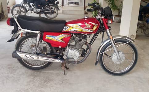"125cc Bike Sale - 7800 KM Chali Hui, Behtreen Condition full Genuine