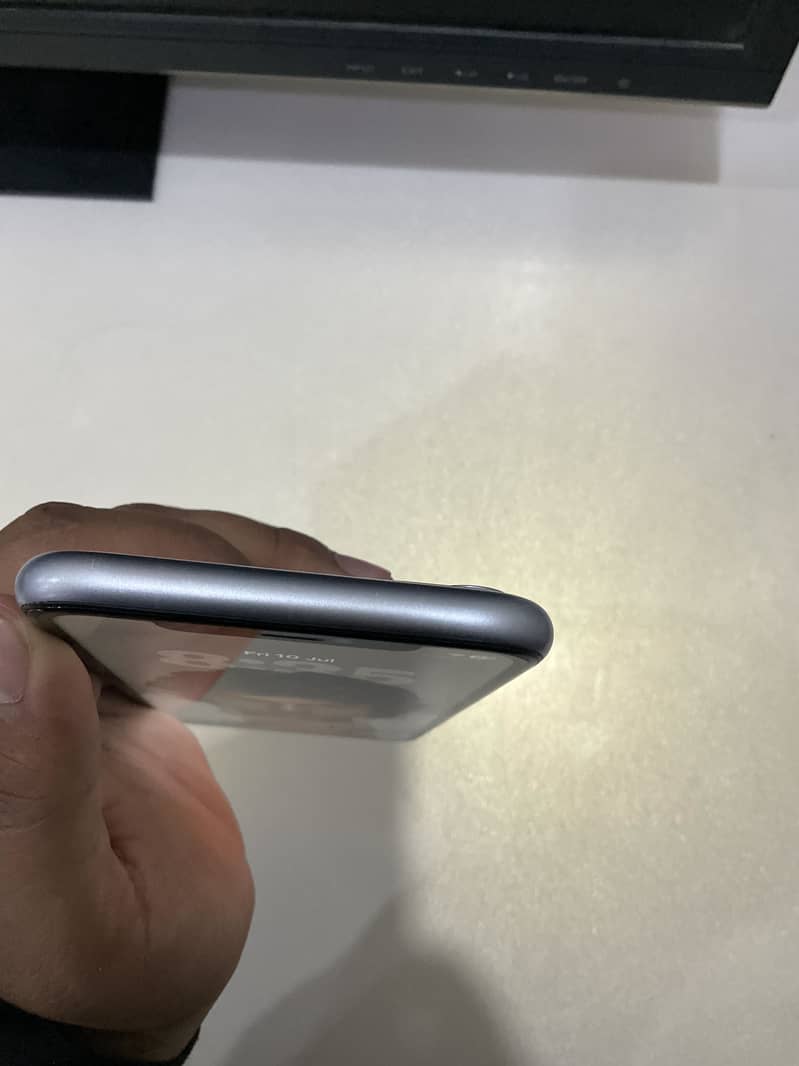 Apple iPhone 11 3