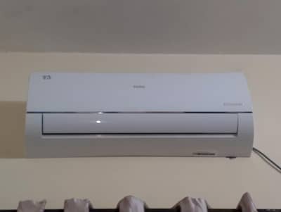 1 ton ac band new bus 2 month chla hai