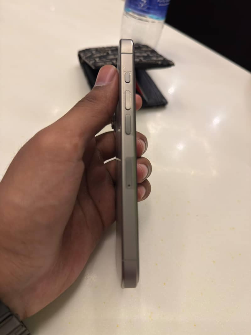 Apple iPhone 15 Pro 4