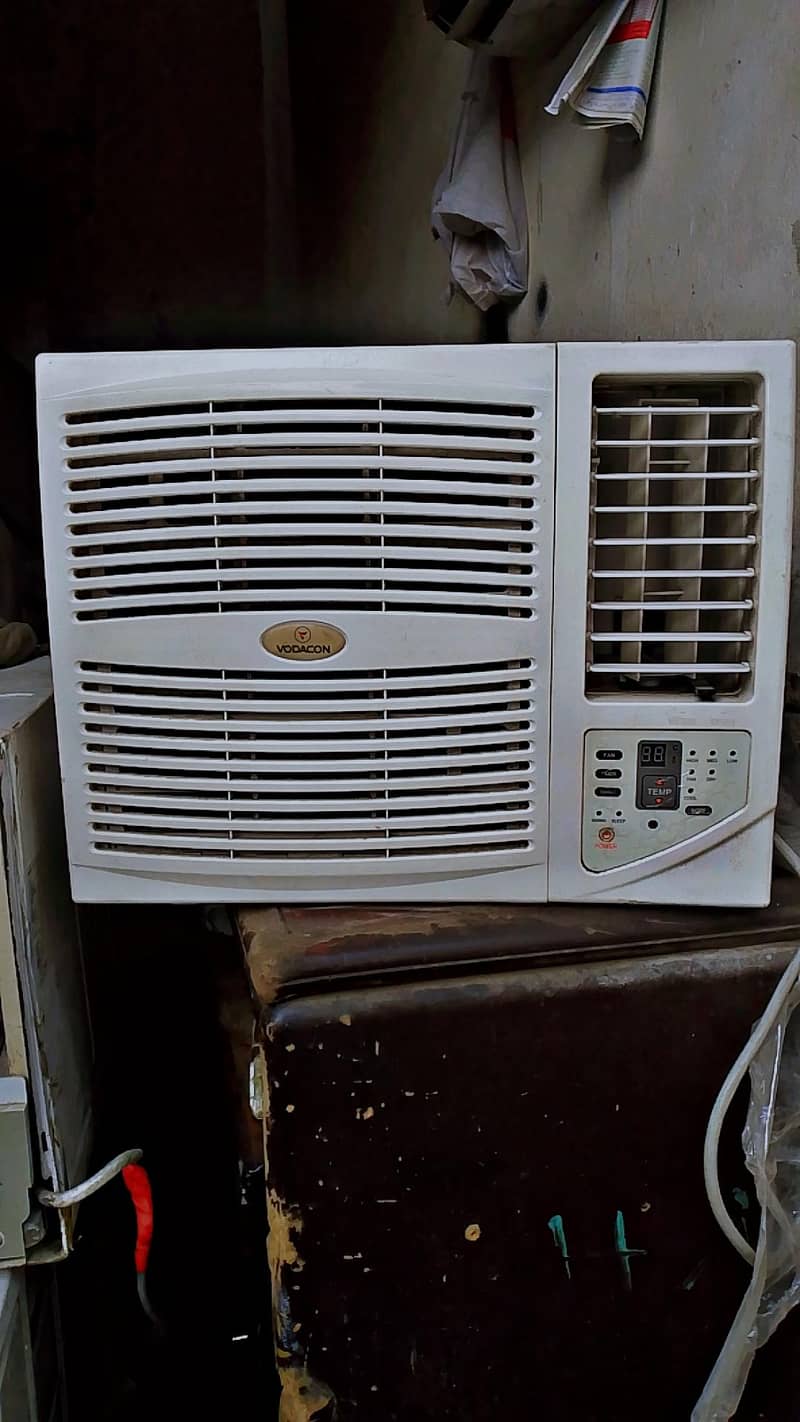 window AC 1