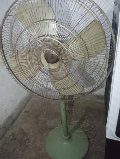GFC pedestal fan