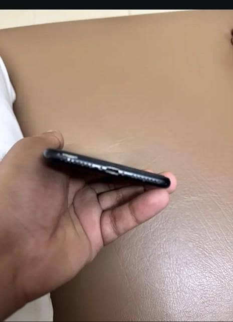 Apple iPhone 7 Plus 1