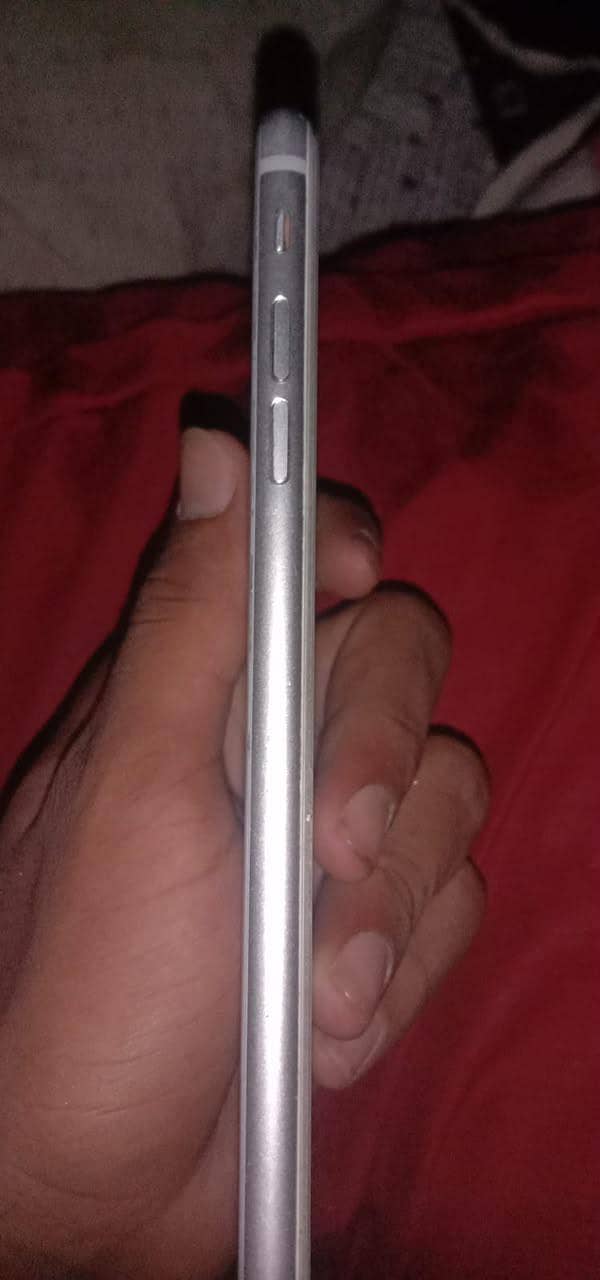 Apple iPhone 8 Plus 0