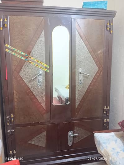 safe almari in good condition. . want to sale it urgent basis.