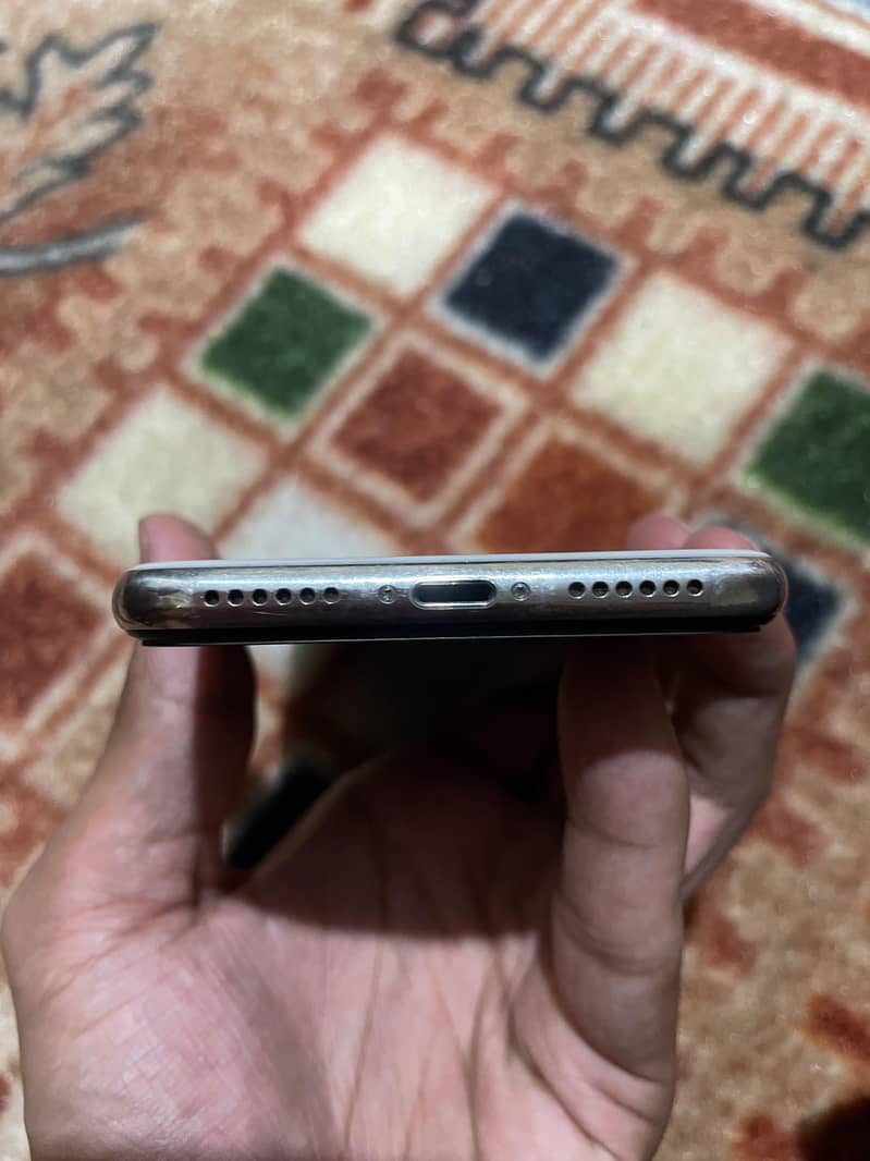 iPhone X 4