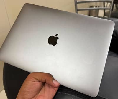 Macbook pro 2019 13.3 inches