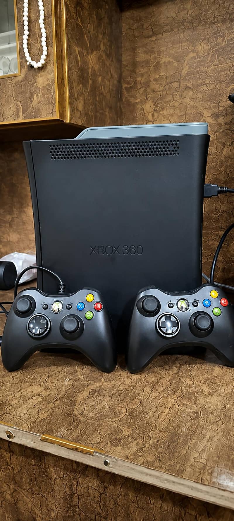 Xbox 360 with 2 controller 0