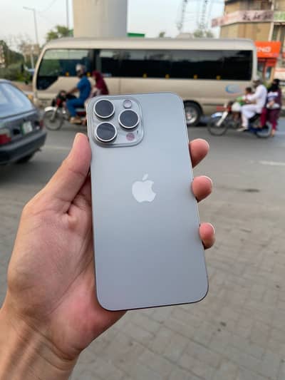 Apple iPhone 15 Pro Max /256 Canadain model