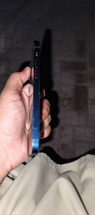 Apple iPhone 12