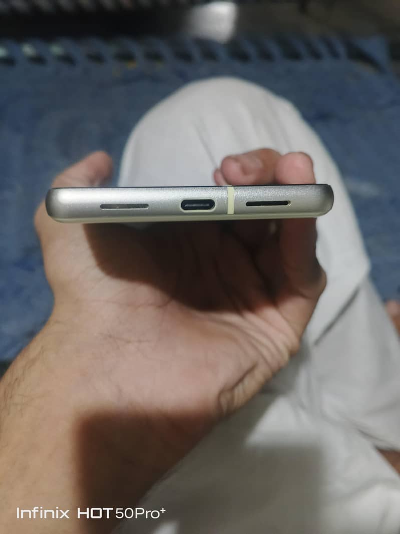 Google Pixel 7 4