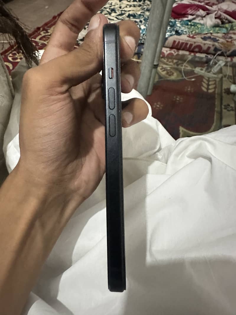 Apple iPhone 15 2