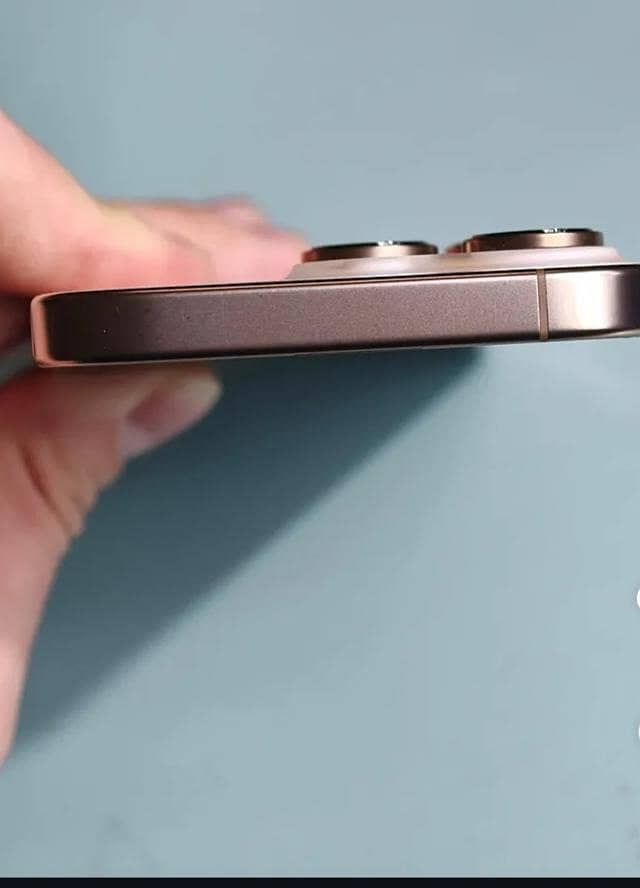 Apple iPhone 16 Pro 3