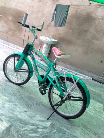 girls cycle