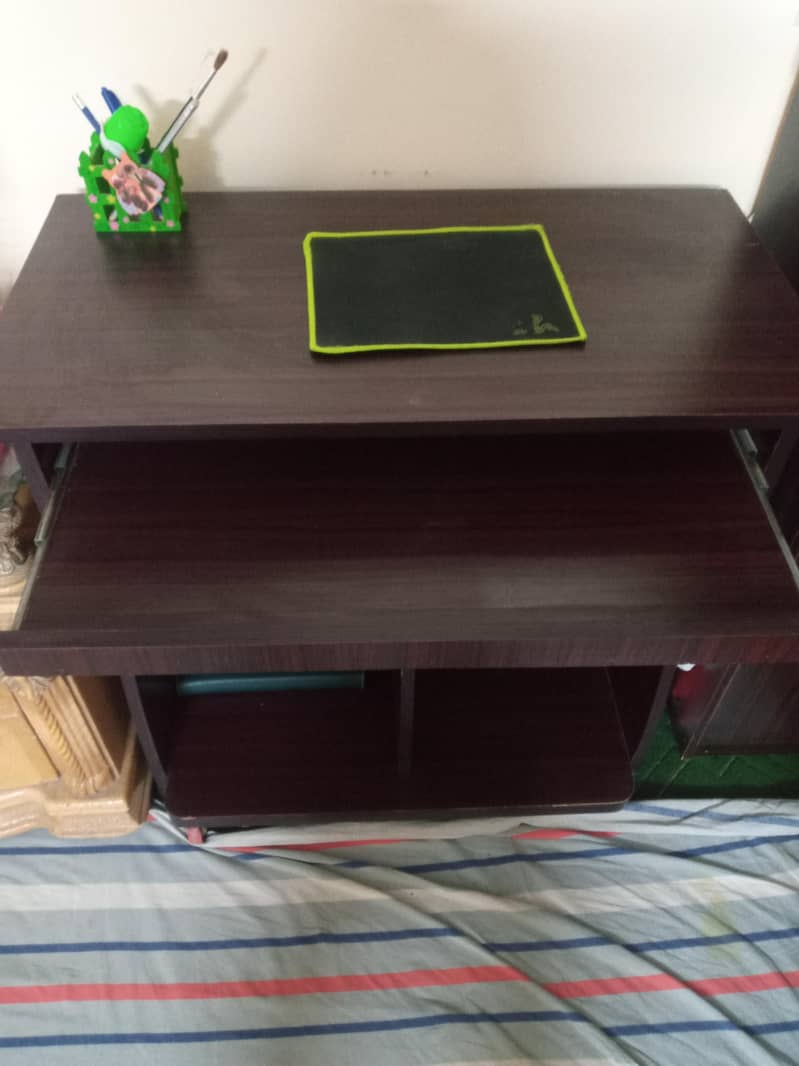 Computer Table 1