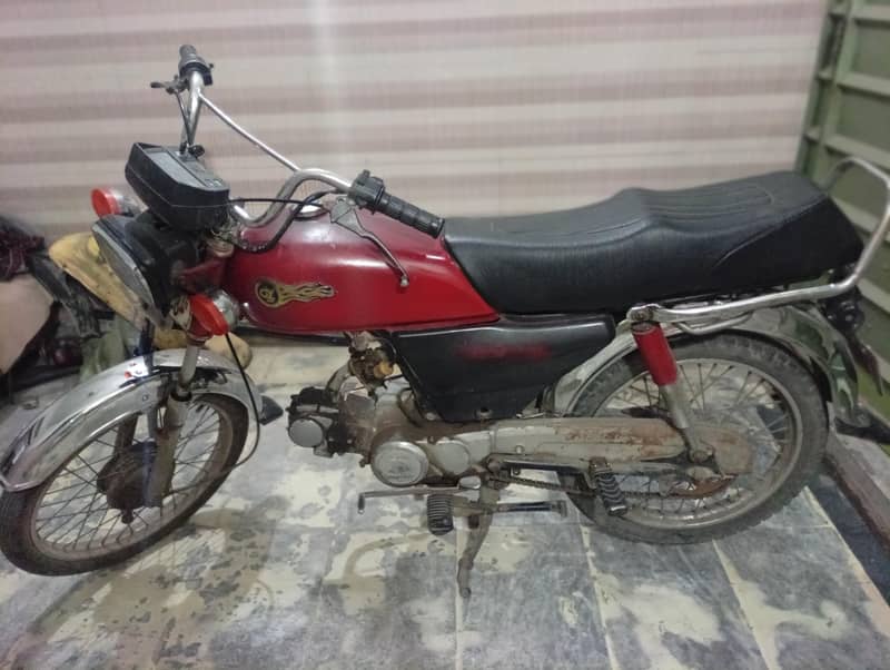 dhoom cd70 1
