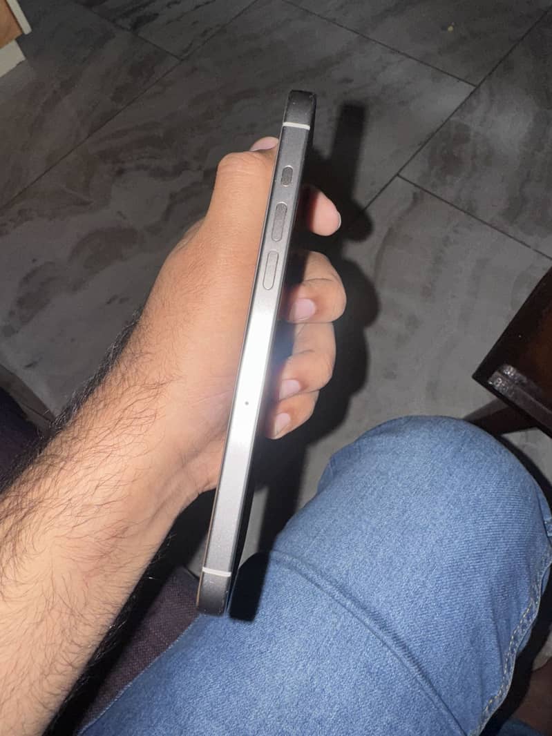 iPhone 15 Pro Max 3