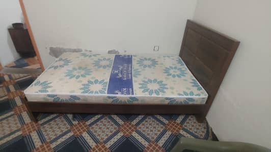 Single Bed with Karachi Foam Mattress for Sale (Excellent Condition)