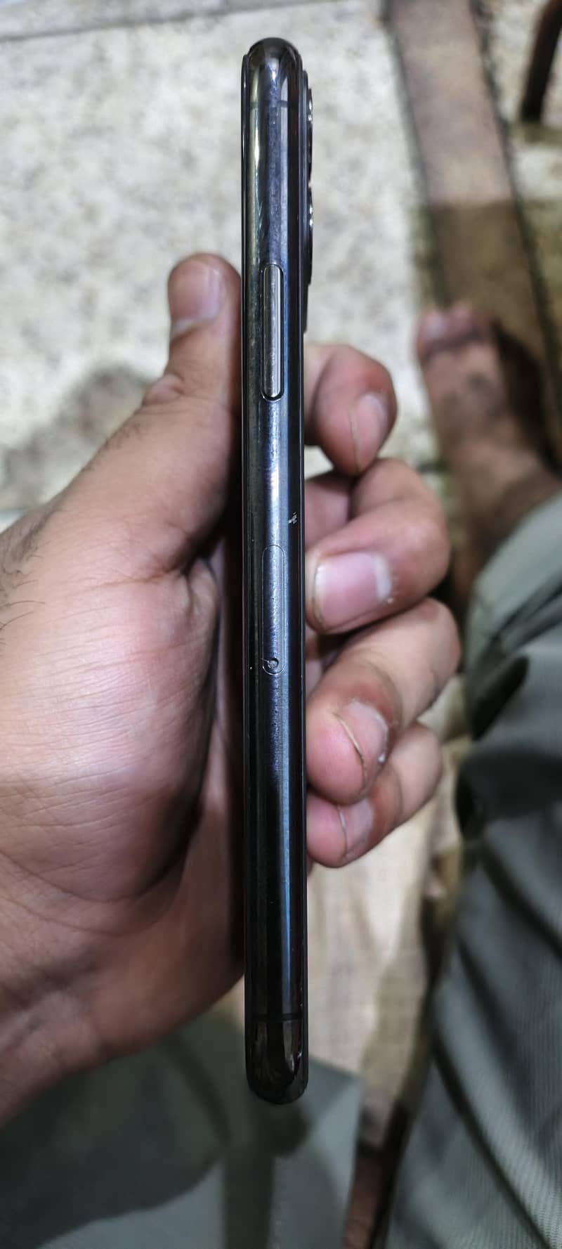 iphone 11 pro 2