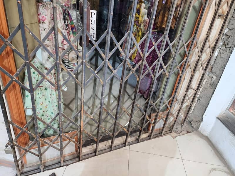 Collapsible gates 0