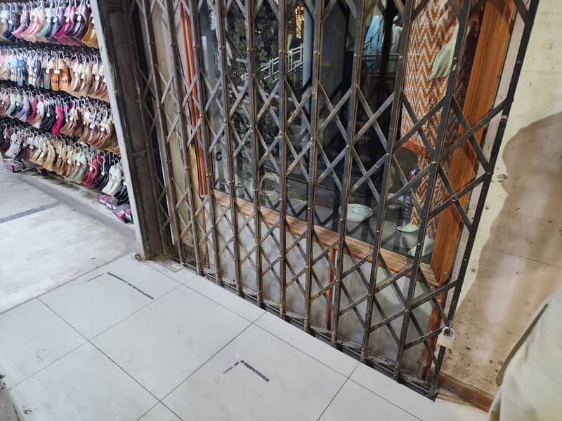 Collapsible gates 2