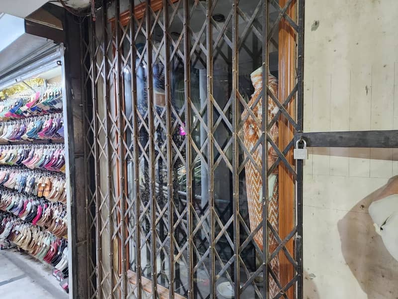 Collapsible gates 3