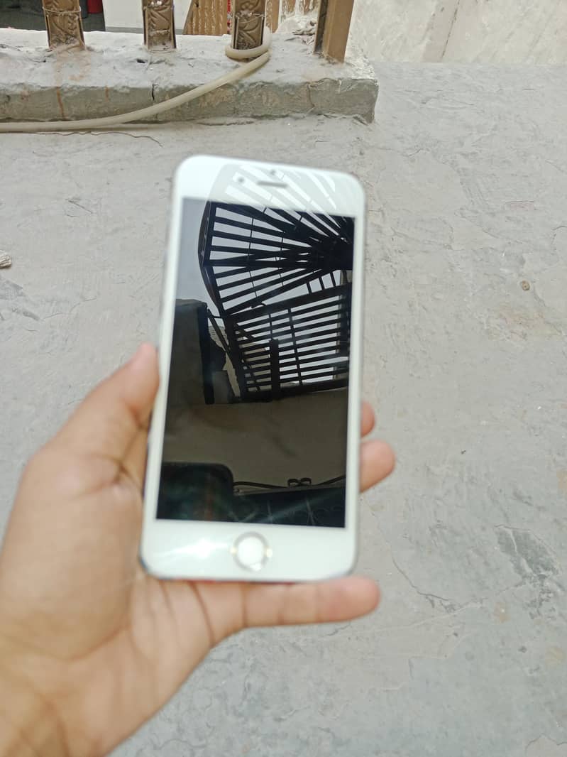 Apple iPhone 6S 4