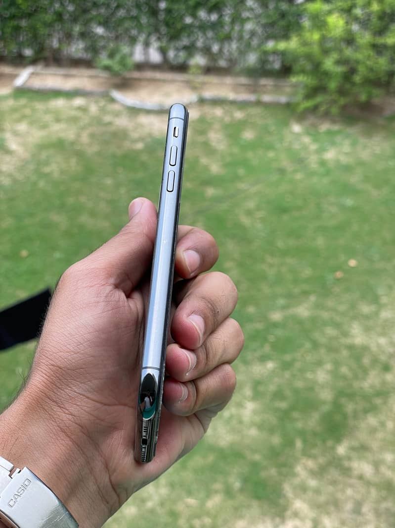 iPhone XS 4