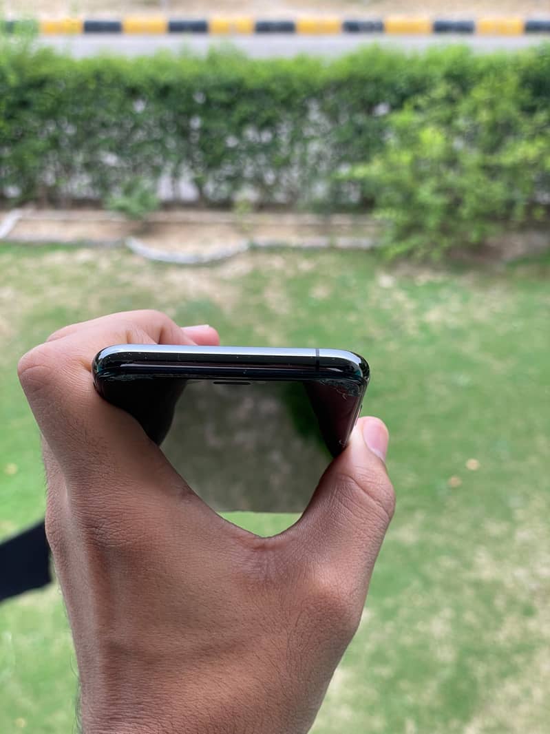 iPhone XS 6