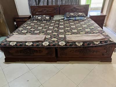 SOLID WOOD TWO SINGLE BEDS WITH TWO NIGHTSTANDS