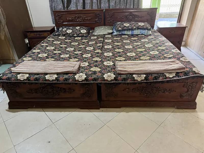 SOLID WOOD TWO SINGLE BEDS WITH TWO NIGHTSTANDS 0