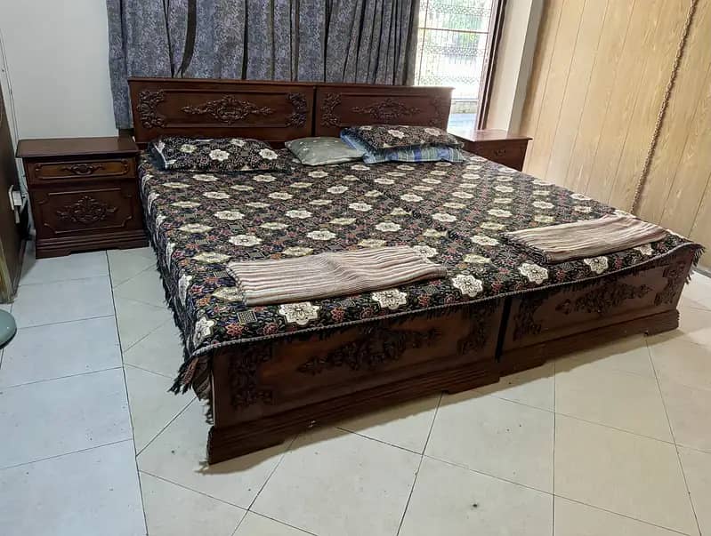 SOLID WOOD TWO SINGLE BEDS WITH TWO NIGHTSTANDS 1