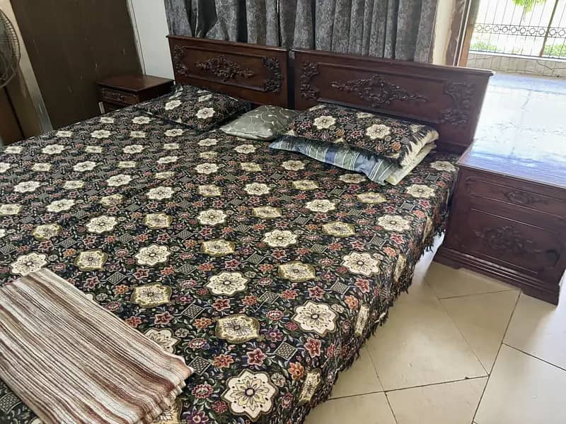 SOLID WOOD TWO SINGLE BEDS WITH TWO NIGHTSTANDS 3