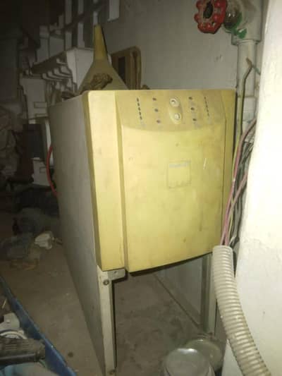 ​APC Smart-UPS 2200VA / 3000VA Heavy Duty UPS - Working Conditionall