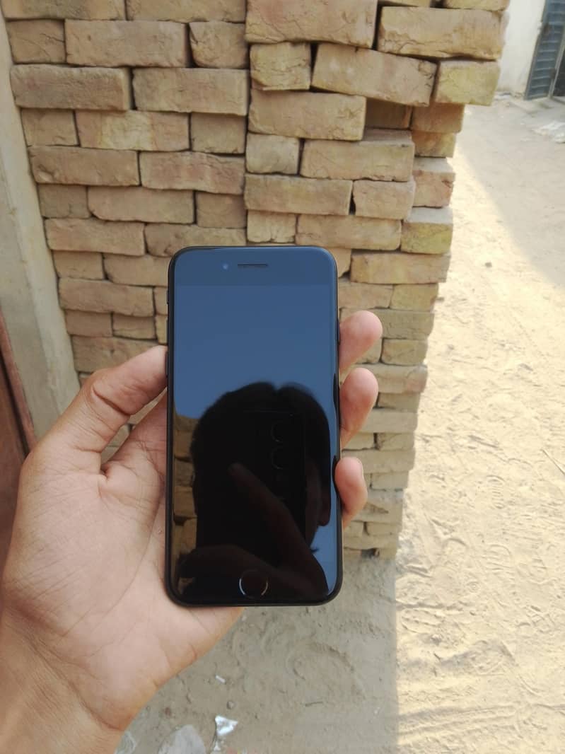 Apple iPhone 7 1
