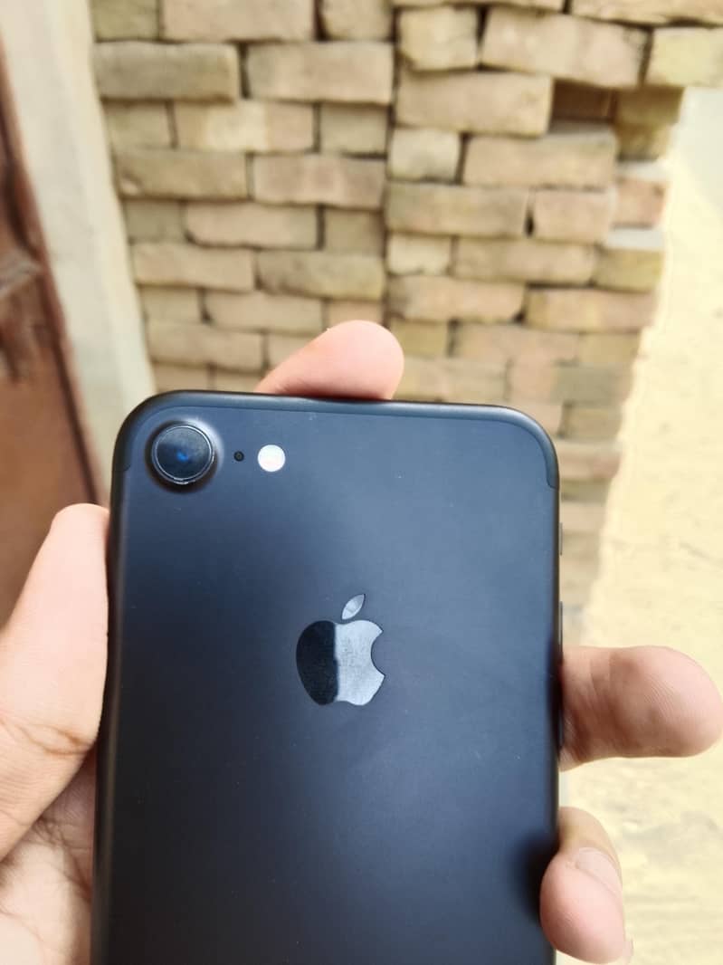 Apple iPhone 7 2