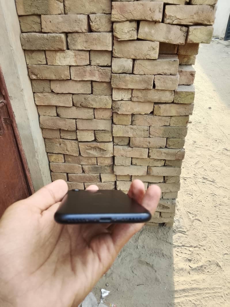 Apple iPhone 7 4