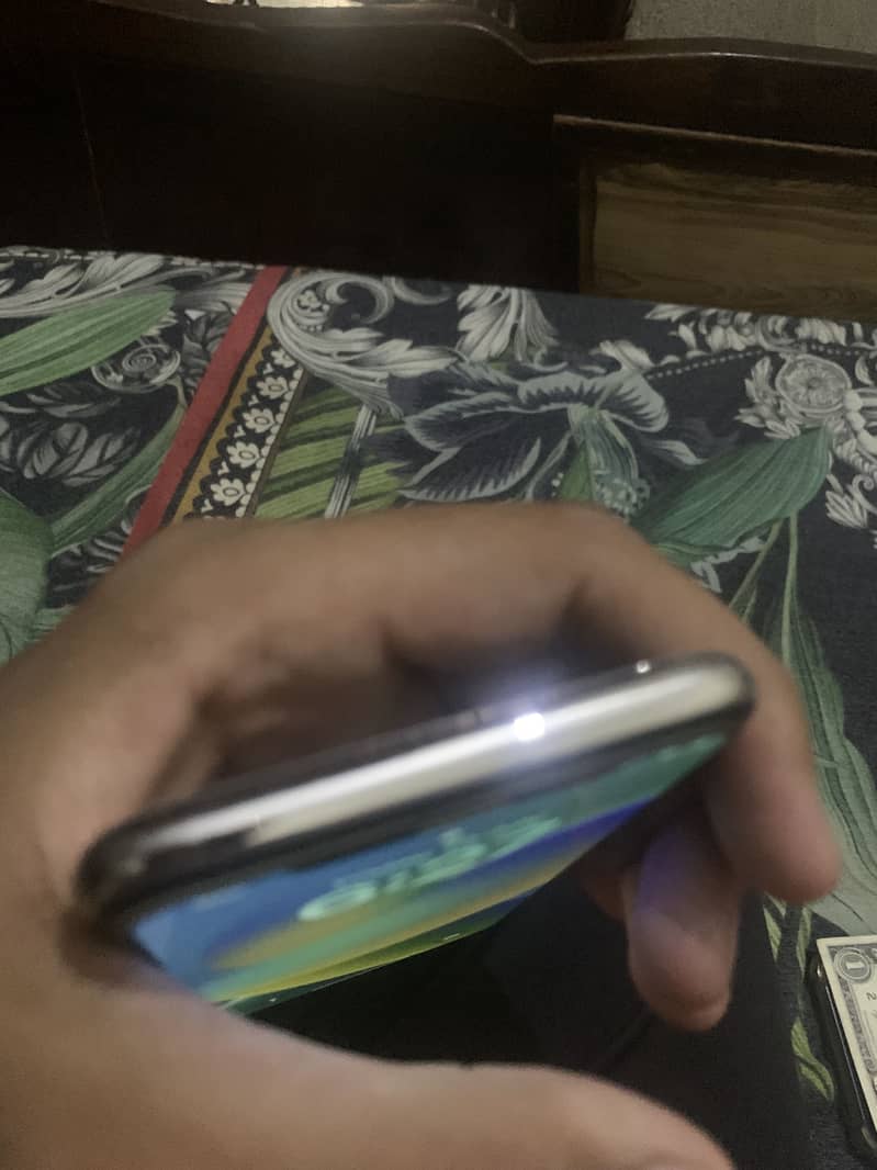 Apple iPhone X 3