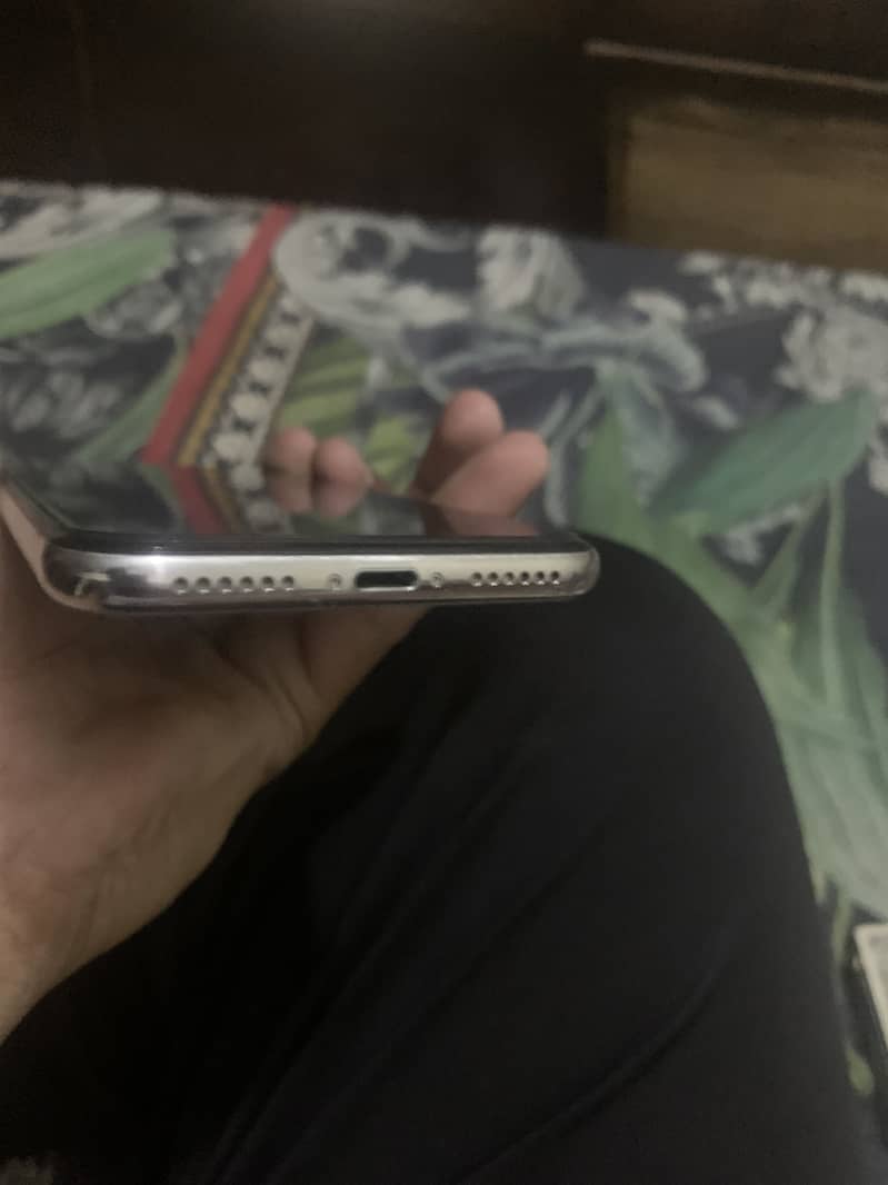 Apple iPhone X 5
